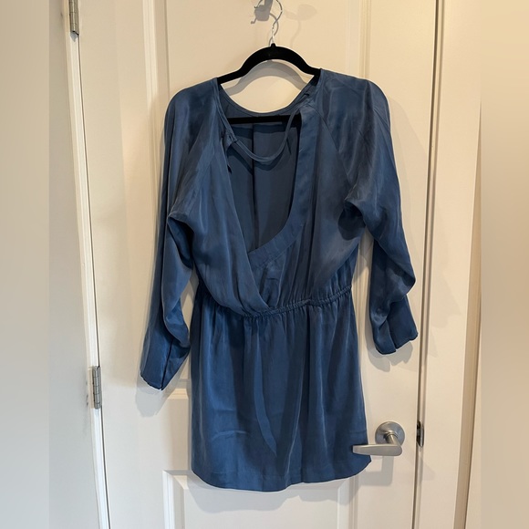 Funktional Silk Dress - Picture 2 of 4